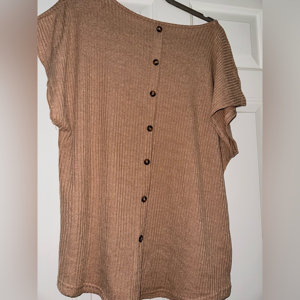 Shirt with buttons
